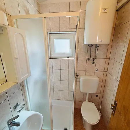 Studio Apartment *